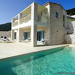 Urania Luxury فيلة فاسيليكي