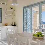 فيلة Urania Luxury