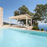 Urania Luxury *
