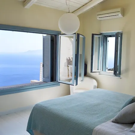 Urania Luxury Villa *