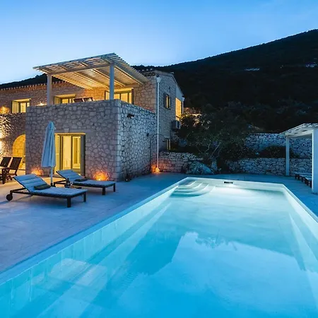 Urania Luxury * Vasiliki