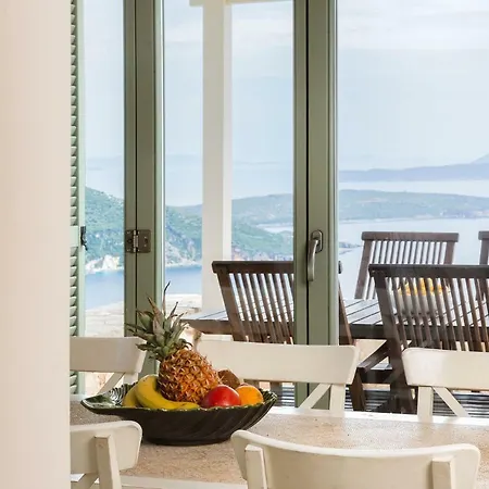 Urania Luxury *