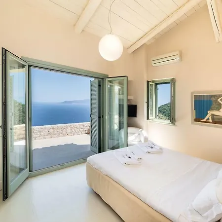 Urania Luxury Villa *