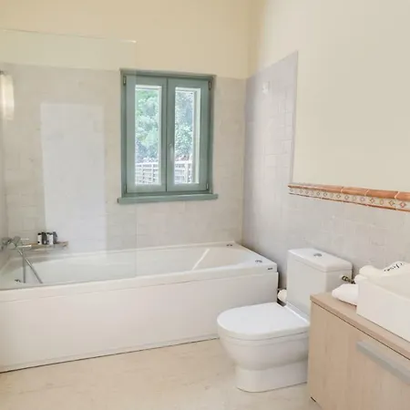 Urania Luxury Villa *