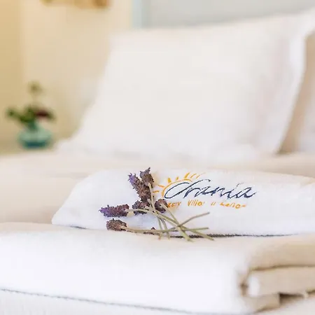 Urania Luxury Villa *