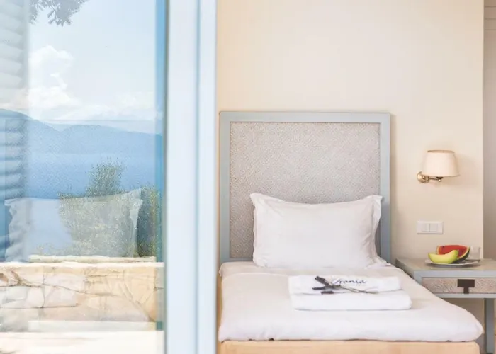 Urania Luxury *