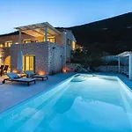 Urania Luxury * 바실리키