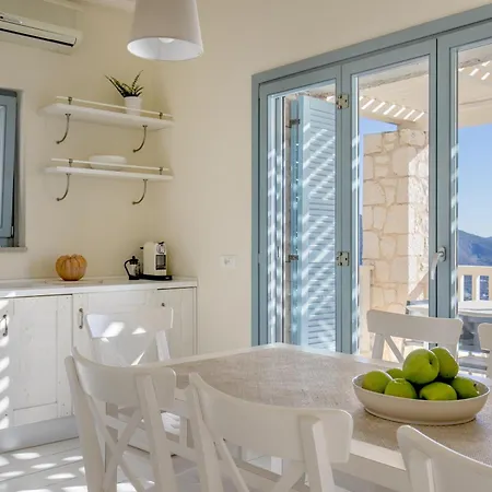 فيلة Urania Luxury