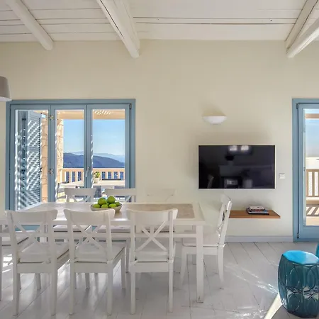 فيلة Urania Luxury *