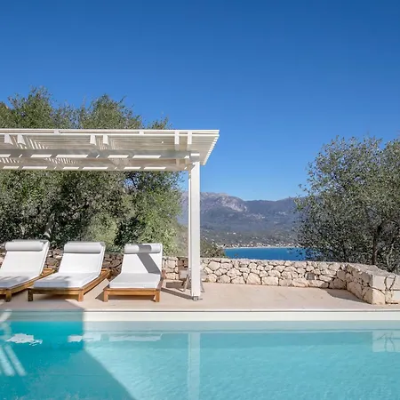Urania Luxury فاسيليكي