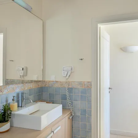 Urania Luxury فاسيليكي