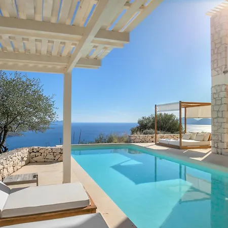 فيلة Urania Luxury