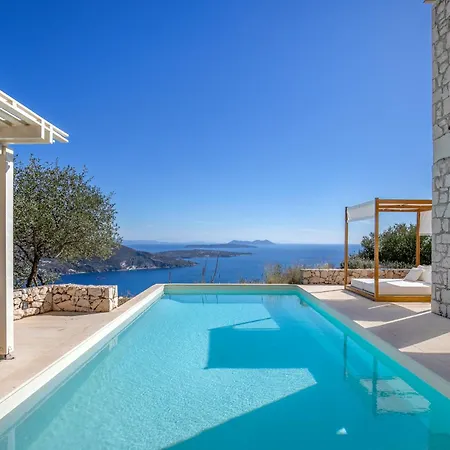 Urania Luxury Villa *