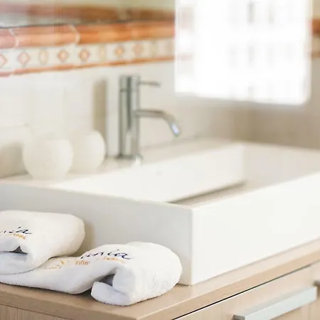 فيلة Urania Luxury