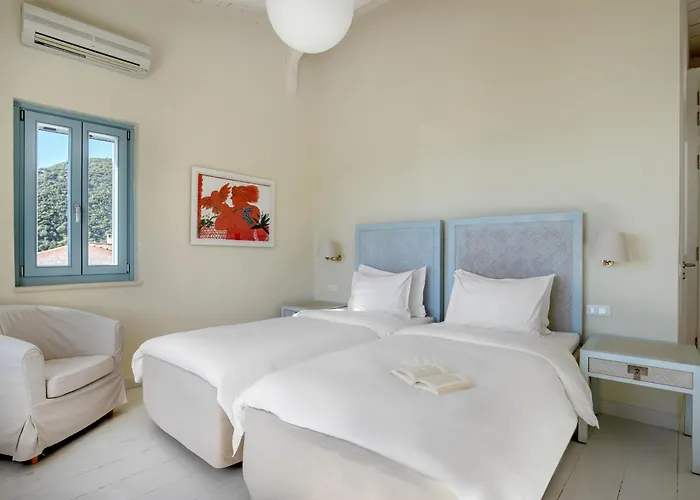 Urania Luxury
