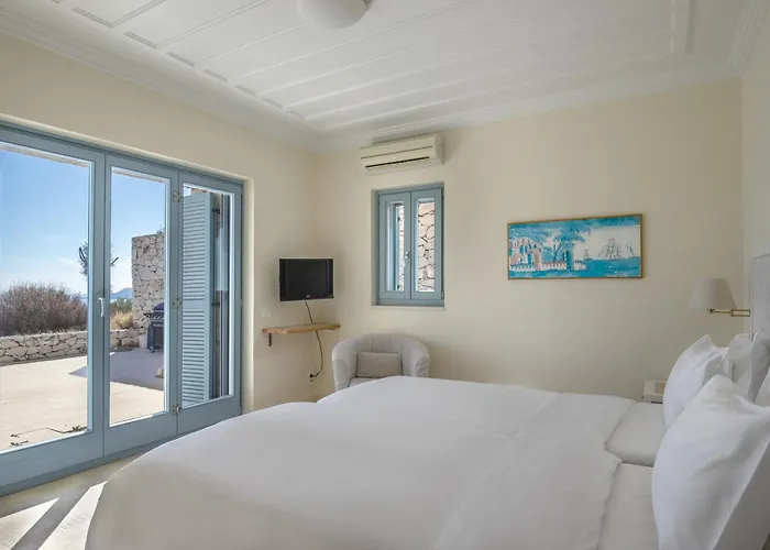 Urania Luxury * Βασιλική