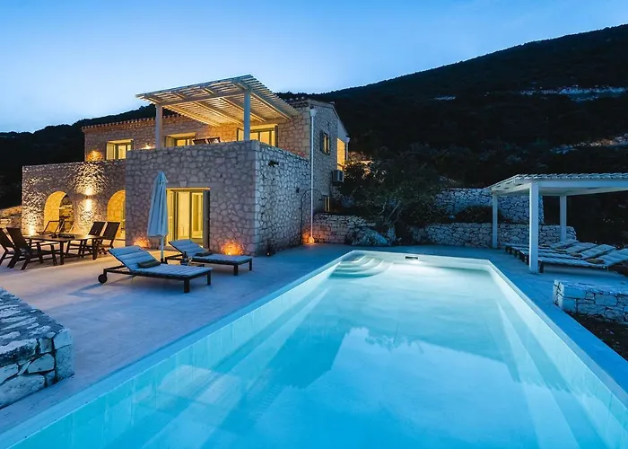 Urania Luxury * Βασιλική